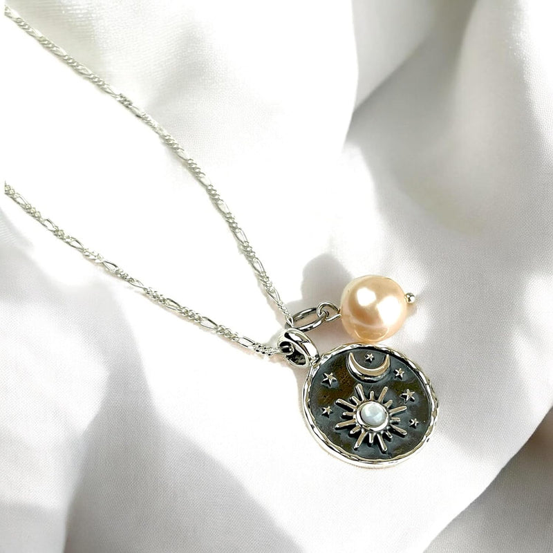 Mystische Mond Kette aus 925 Sterling Silber – mit Perlmutt Sonne & Süßwasserperle