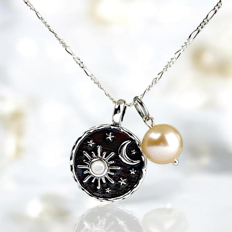 Mystische Mond Kette aus 925 Sterling Silber – mit Perlmutt Sonne & Süßwasserperle