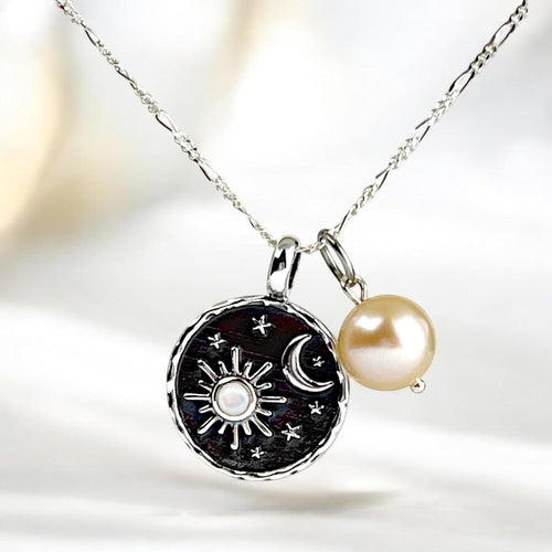 Mystische Mond Kette aus 925 Sterling Silber – mit Perlmutt Sonne & Süßwasserperle