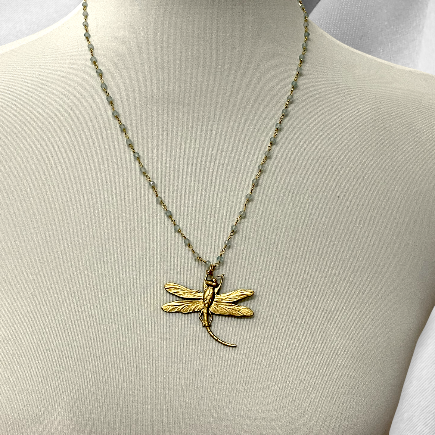 Aquamarine Gemstone Chain z Dragonfly - Biżuteria z kamieniami szlachetnymi - Vik-116
