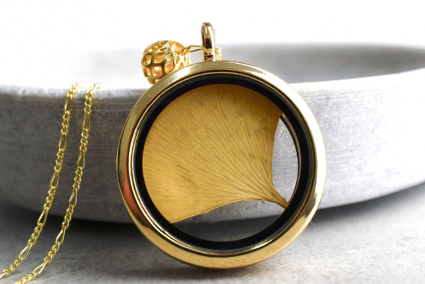 Ginkgo liść złoty szkło amulet wisiorek - 925 Sterling Gold Gilded Chain - Nature Jewelry - K925-28