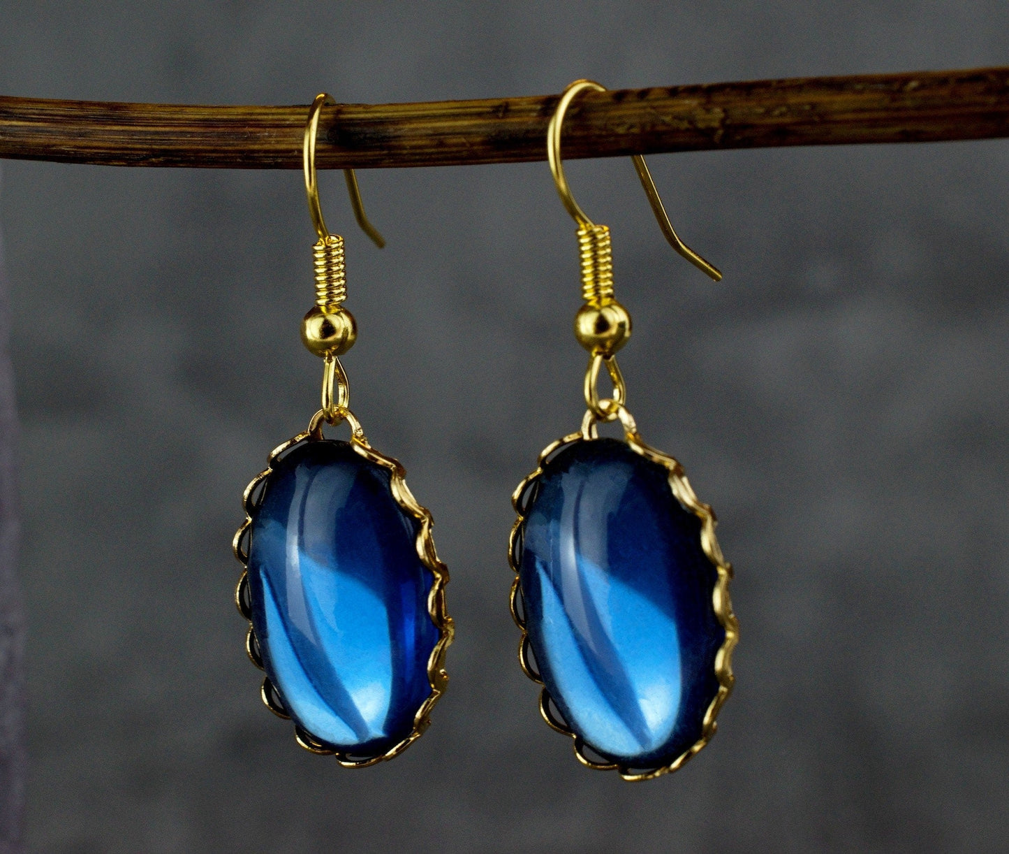 Niebieskie migoczące kolczyki - pozłacana biżuteria w stylu vintage - Vinohr-65